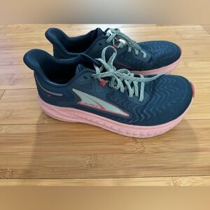 Altra Torin 7 Women’s Size 8.5 - Blue/Pink